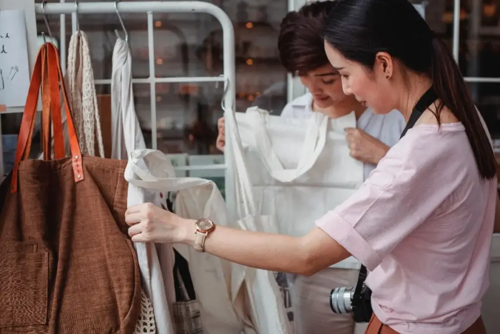Beyond Packaging: The Strategic Evolution and Comprehensive Guide to Selecting Custom Shopping Bags in Modern Retail